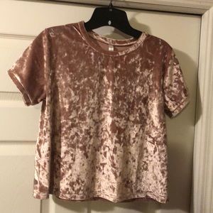 women’s light pink tee